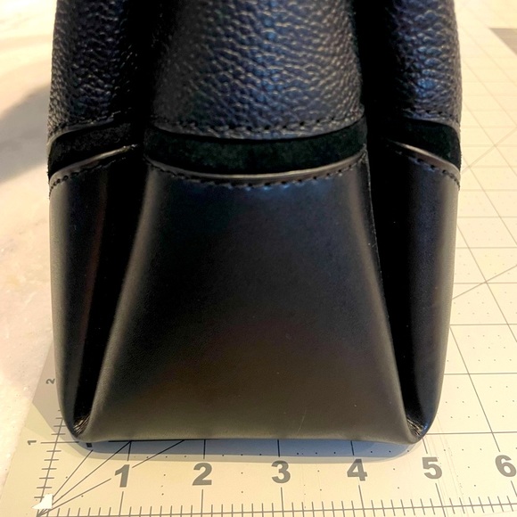 Like new Michael Kors Leather & Suede Purse - Picture 12 of 12